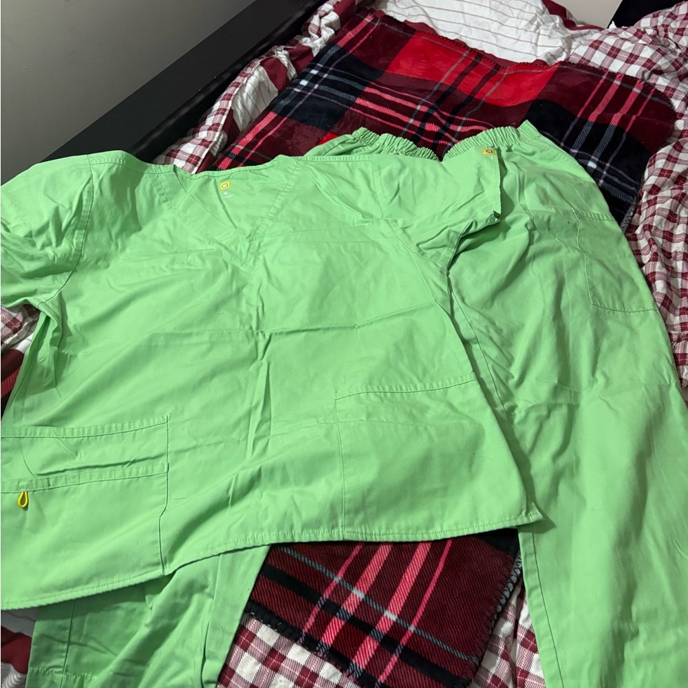 WonderWink Green Women's Pants & Jumpsuit Set